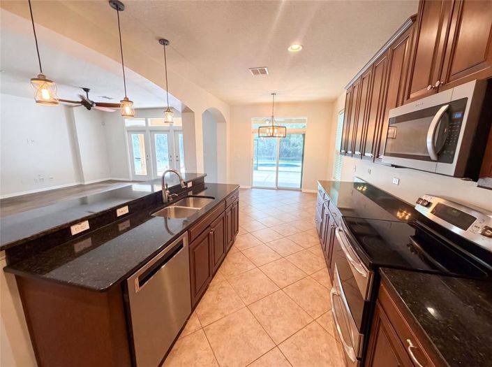 Image No.15-5 Bed House for sale