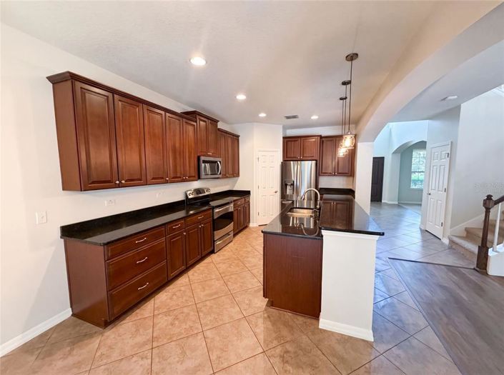 Image No.2-5 Bed House for sale