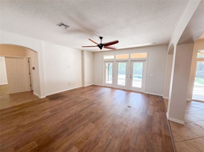 Image No.3-5 Bed House for sale