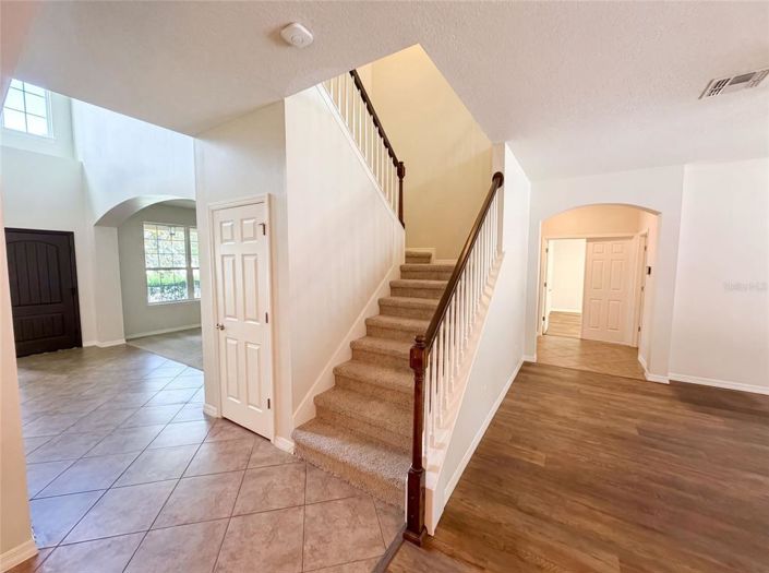 Image No.6-5 Bed House for sale