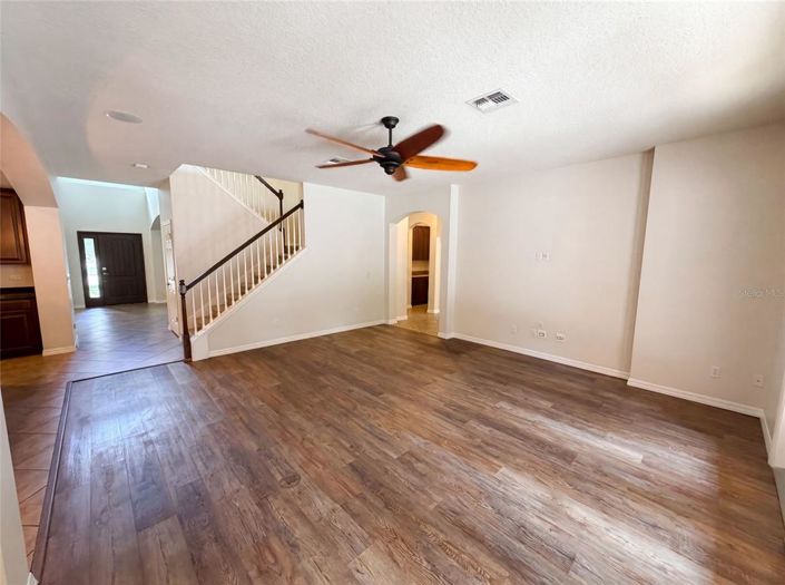 Image No.8-5 Bed House for sale