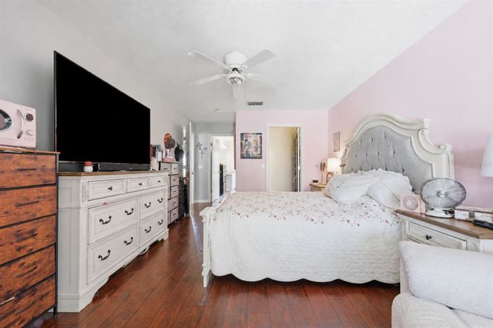Image No.22-4 Bed House for sale