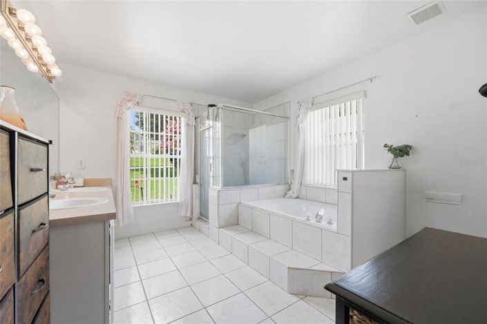 Image No.24-4 Bed House for sale