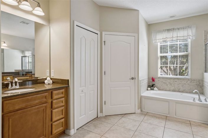 Image No.20-5 Bed House for sale