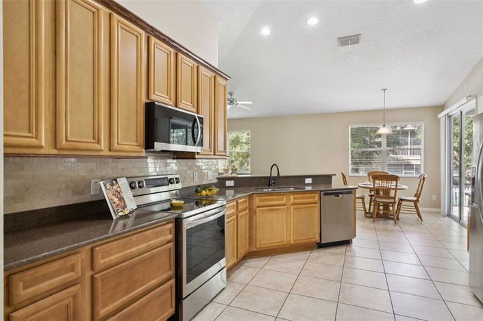 Image No.6-5 Bed House for sale