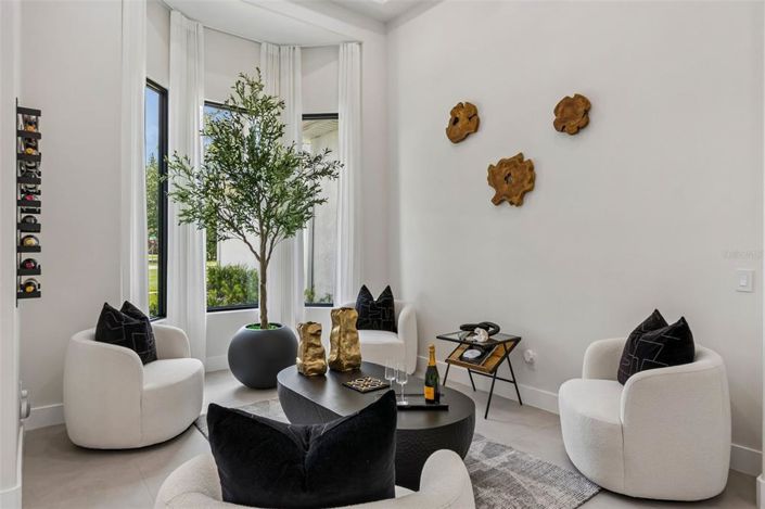 Image No.9-4 Bed House for sale