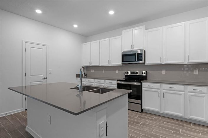 Image No.6-4 Bed House for sale