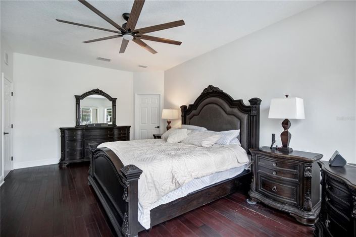 Image No.19-5 Bed House for sale