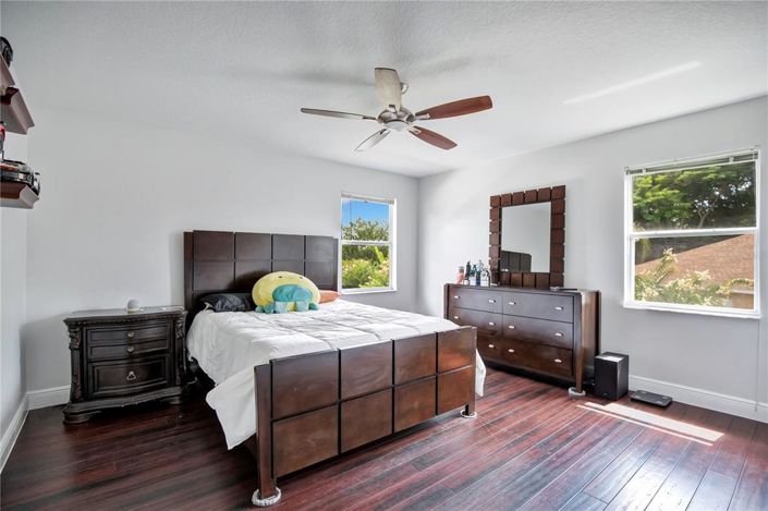 Image No.27-5 Bed House for sale