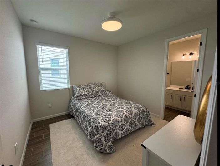 Image No.24-4 Bed House for sale