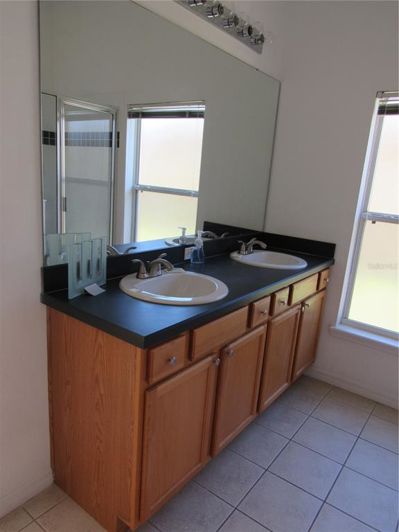 Image No.12-5 Bed House for sale