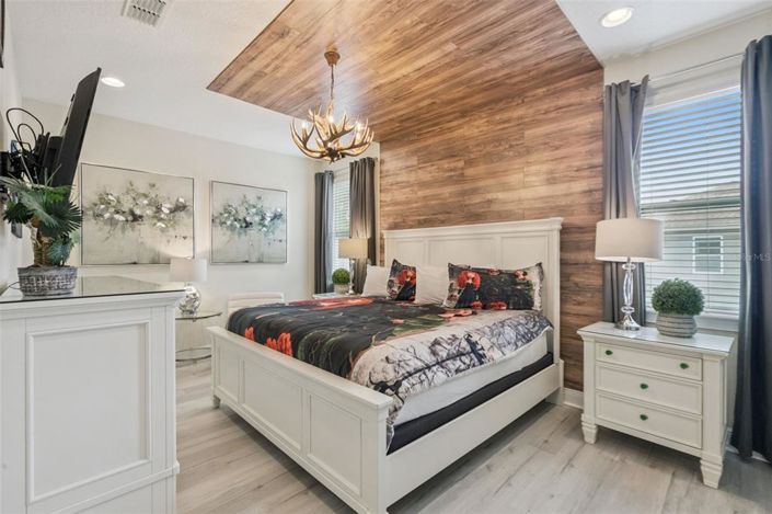 Image No.8-6 Bed House for sale