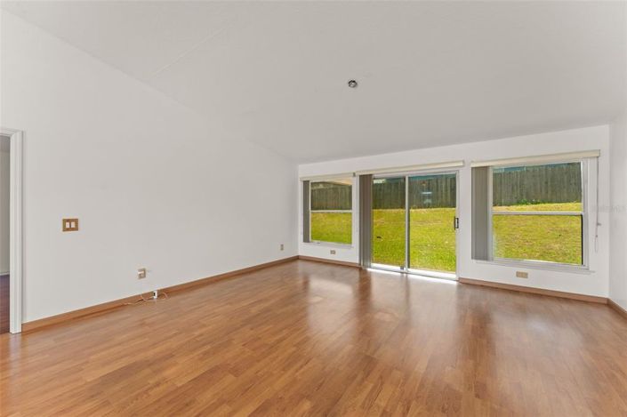 Image No.16-3 Bed House for sale