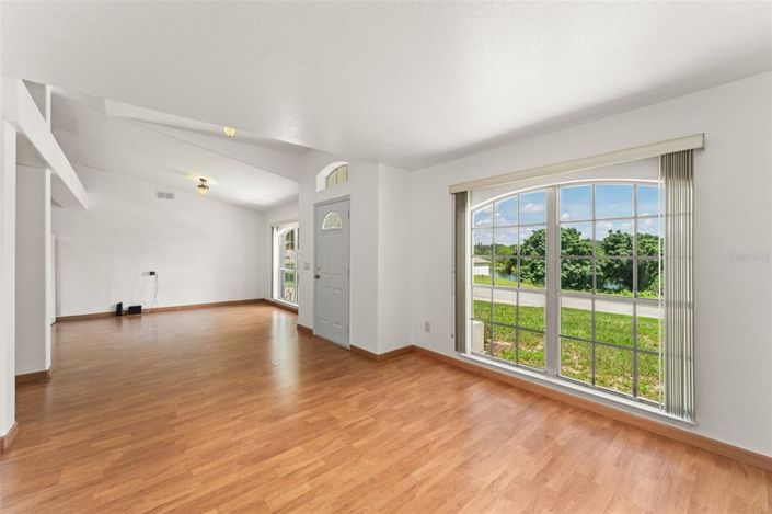 Image No.8-3 Bed House for sale
