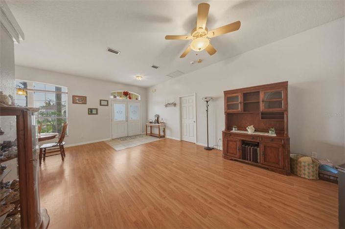 Image No.18-4 Bed House for sale