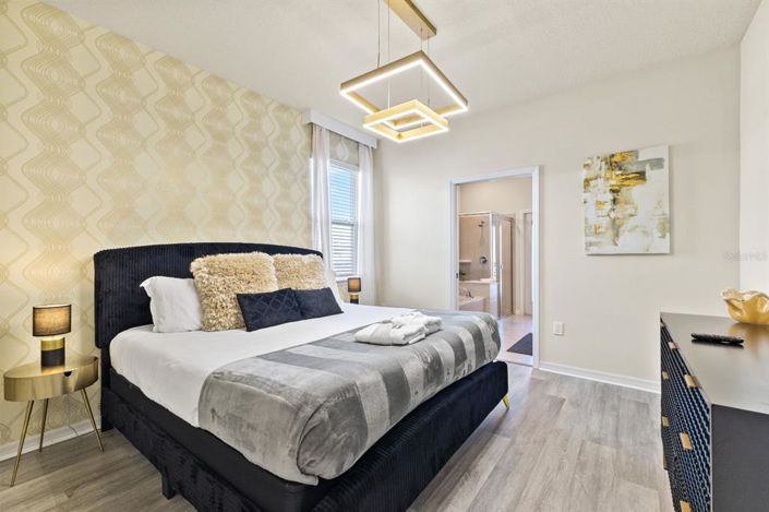 Image No.36-6 Bed House for sale