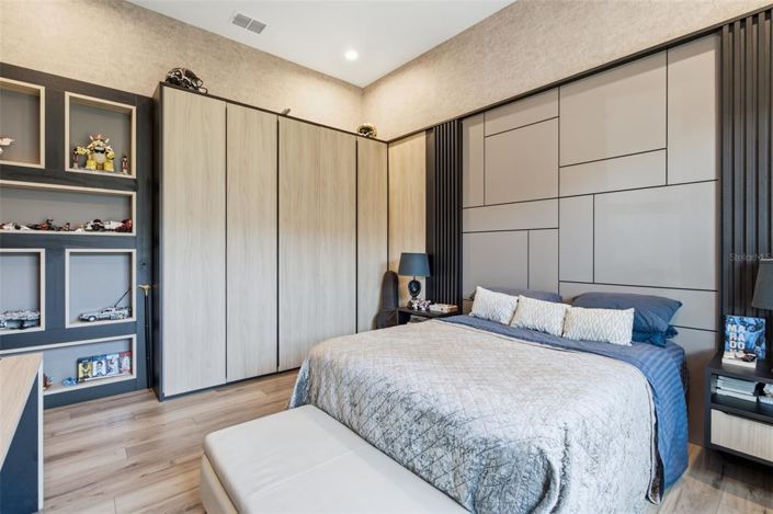 Image No.34-5 Bed House for sale