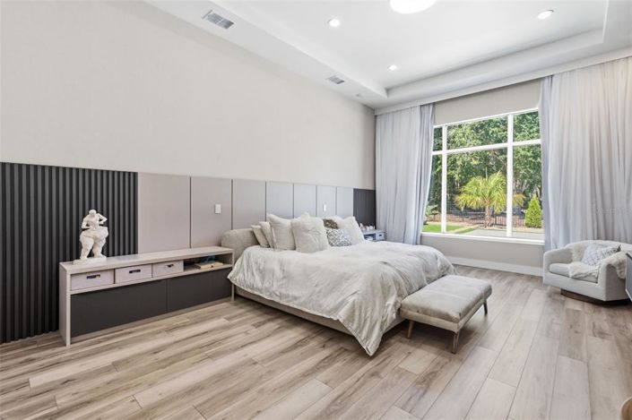 Image No.38-5 Bed House for sale