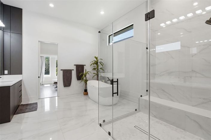 Image No.45-5 Bed House for sale