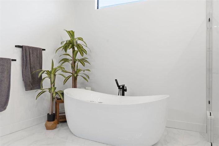 Image No.49-5 Bed House for sale