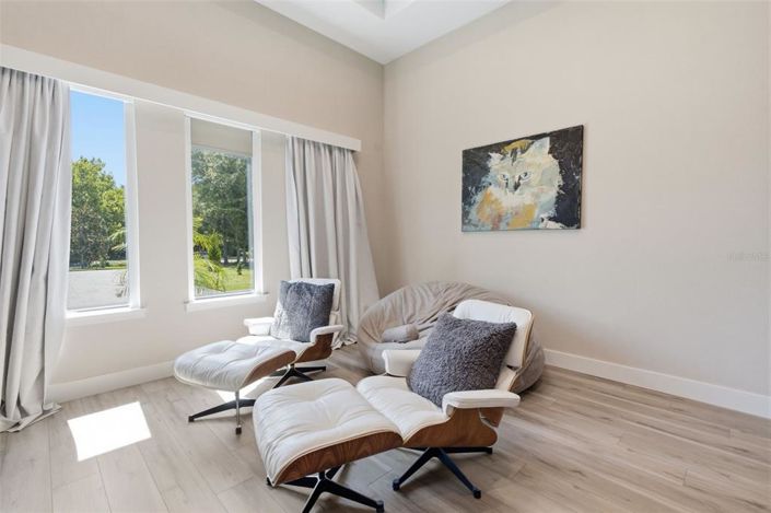 Image No.51-5 Bed House for sale
