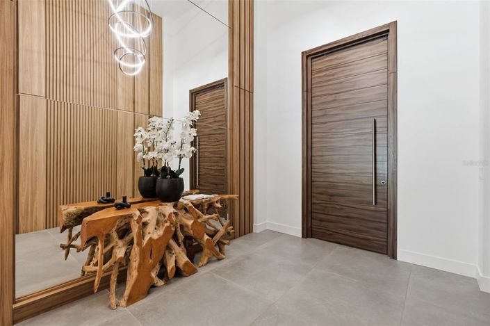 Image No.6-5 Bed House for sale
