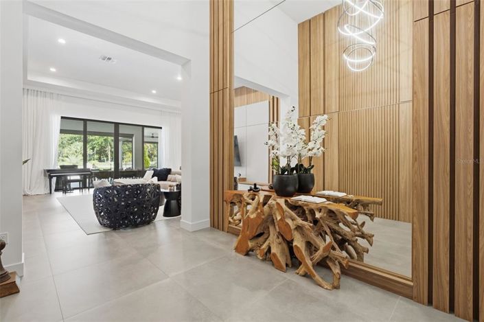 Image No.7-5 Bed House for sale