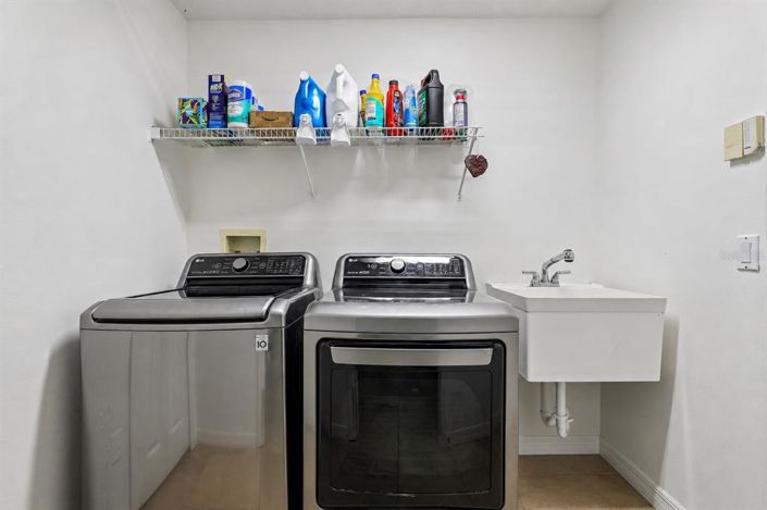 Image No.40-5 Bed House for sale