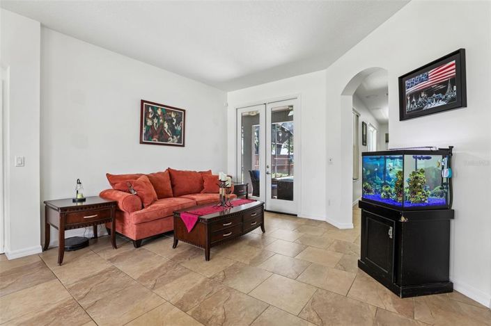 Image No.7-5 Bed House for sale