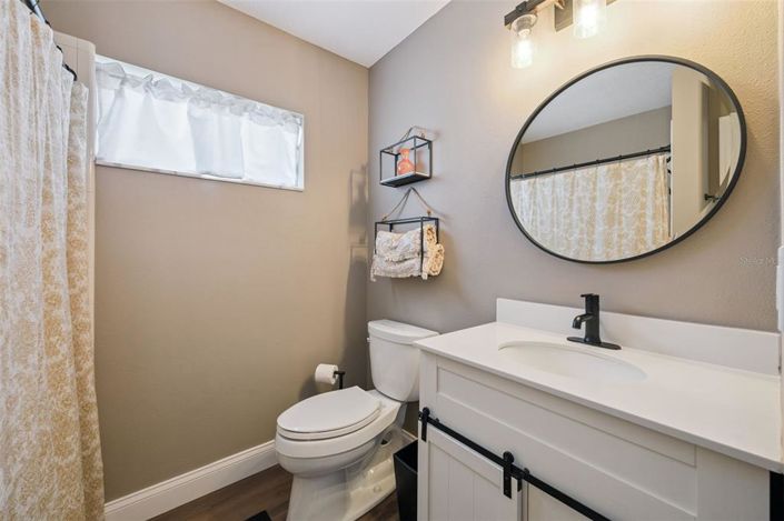 Image No.24-5 Bed House for sale