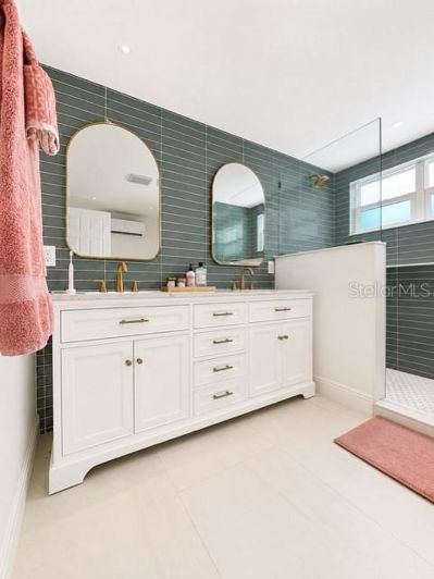 Image No.38-5 Bed House for sale