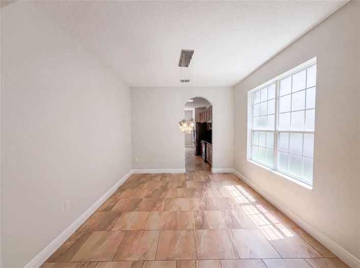 Image No.30-5 Bed House for sale