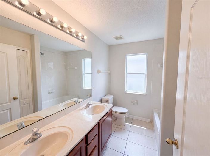 Image No.9-5 Bed House for sale