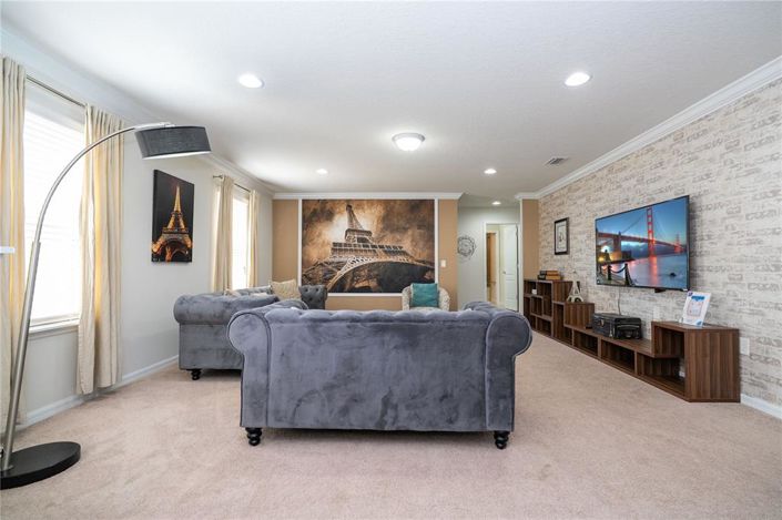 Image No.17-6 Bed House for sale