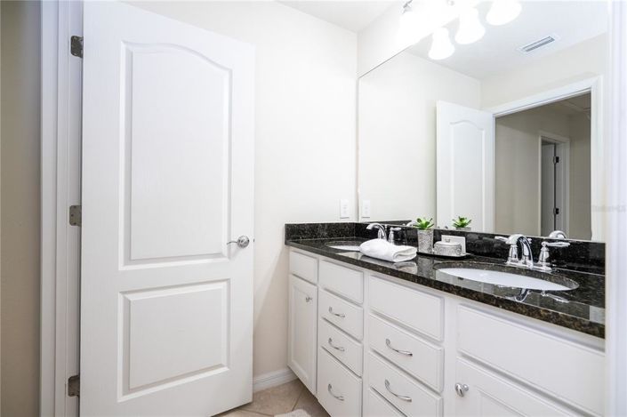 Image No.40-6 Bed House for sale