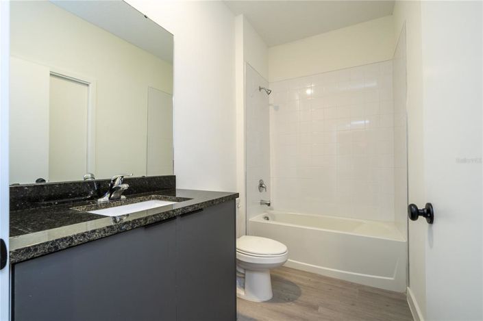 Image No.19-3 Bed Townhouse for sale