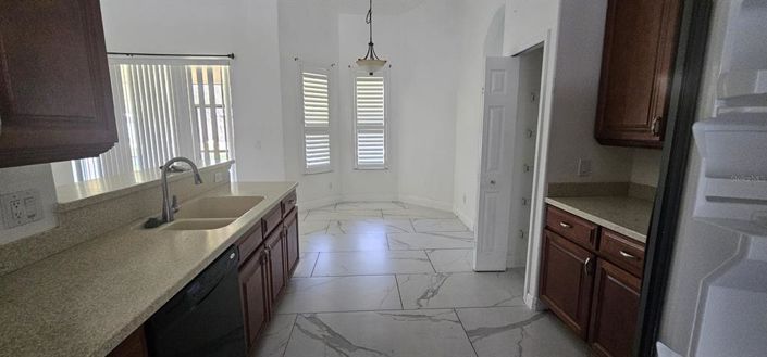 Image No.11-4 Bed House for sale
