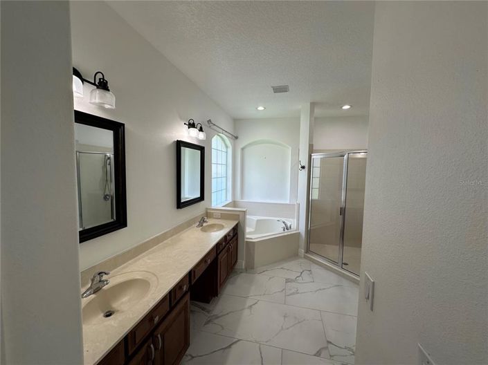 Image No.21-4 Bed House for sale