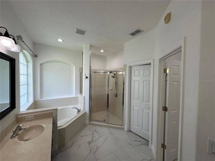 Image No.24-4 Bed House for sale