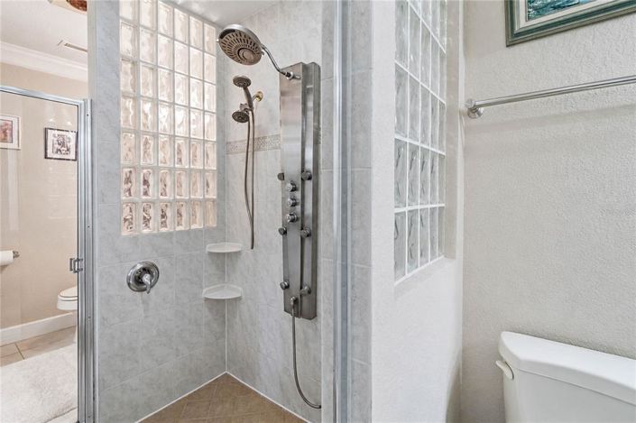 Image No.24-8 Bed House for sale