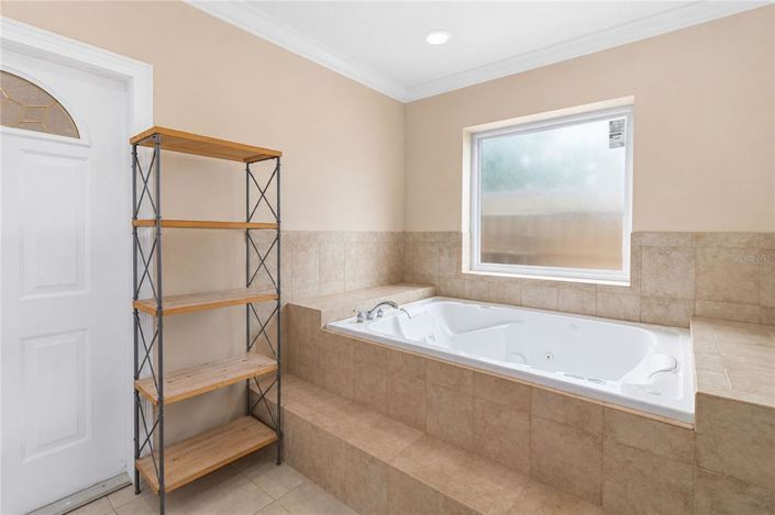 Image No.38-8 Bed House for sale