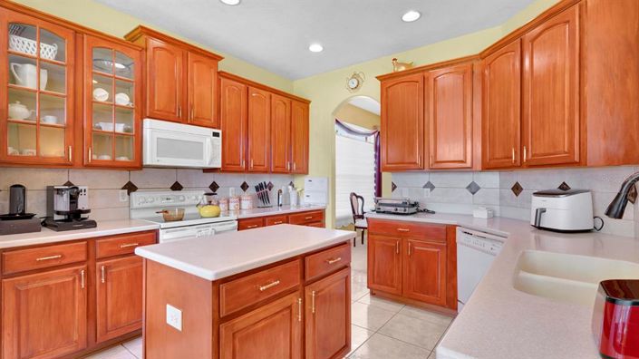 Image No.17-5 Bed House for sale
