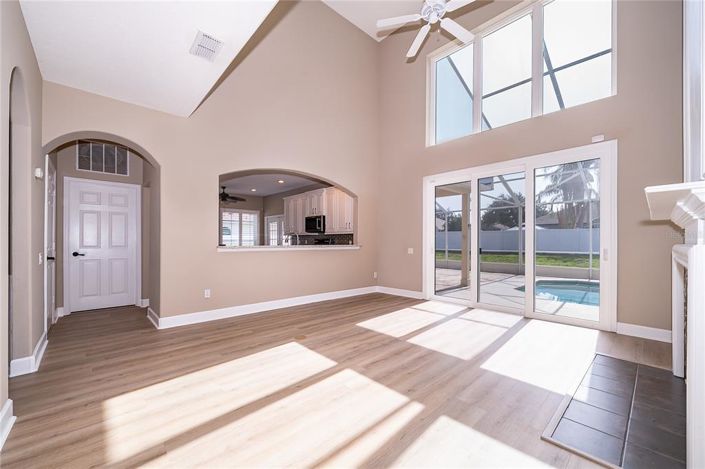 Image No.8-5 Bed House for sale