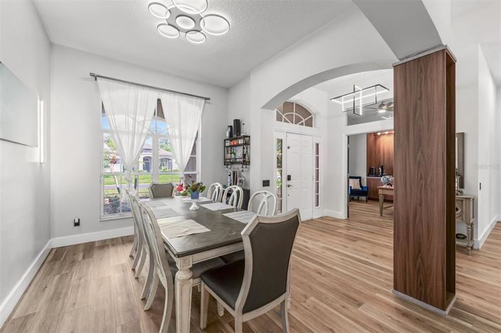 Image No.8-5 Bed House for sale