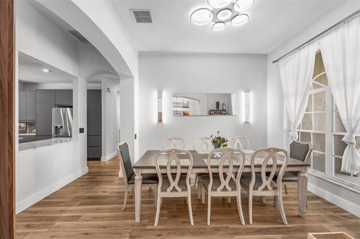 Image No.9-5 Bed House for sale