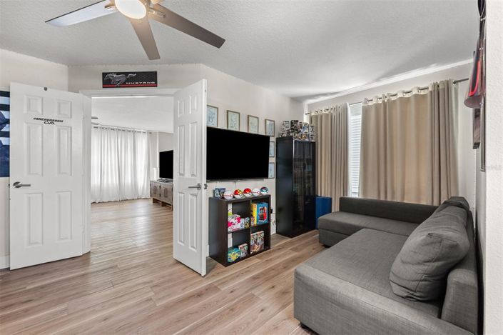 Image No.30-5 Bed House for sale