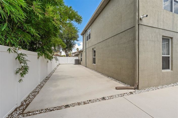 Image No.38-5 Bed House for sale