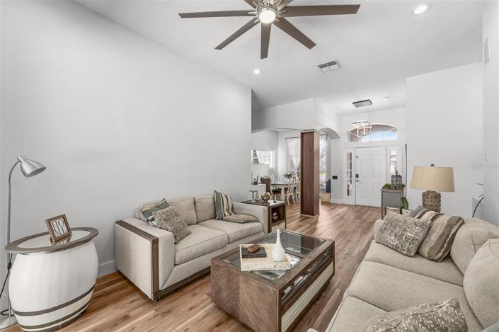 Image No.6-5 Bed House for sale