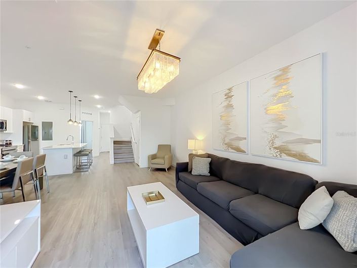 Image No.10-6 Bed Townhouse for sale