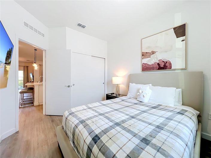 Image No.12-6 Bed Townhouse for sale